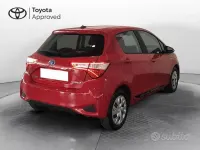 Usata Toyota Yaris Hybrid Active 101 CV (74 kW) 2019 Rosso met Berlina