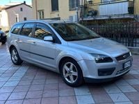Usado Ford Focus Style 110 HP (80 kW) 2006 Cinzento Carrinha