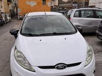 Usata Ford Fiesta 82 CV (60 kW) 2013 Bianco Utilitaria