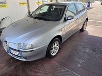 Usata Alfa Romeo 2000 Distinctive 140 CV (102 kW) 2003 Grigio Berlina