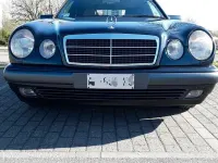 Usata Mercedes E200 Elegance 136 CV (100 kW) 1996 Blu Berlina