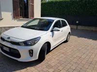 Usata Kia Rio 82 CV (60 kW) 2017 Bianco Berlina
