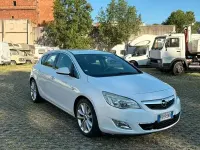 Usata Opel Astra 125 CV (91 kW) 2011 Bianco Berlina