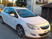Usata Opel Astra 101 CV (74 kW) 2010 Bianco Berlina