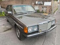 Käytetty Mercedes 240 73 HP (53 kW) 1980 Harmaa Sedan