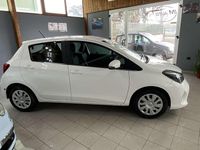 Usata Toyota Yaris Lounge 90 CV (66 kW) 2015 Bianco Utilitaria