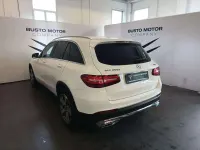 Usata Mercedes GLC250 204 CV (150 kW) 2019 Bianco perla / pastello SUV