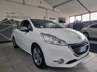 Usata Peugeot 208 Allure 82 CV (60 kW) 2013 Bianco Utilitaria