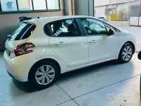Usata Peugeot 208 Active 82 CV (60 kW) 2012 Bianco Utilitaria