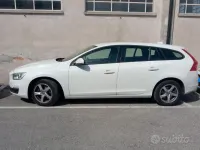 Usata Volvo V60 Business Edition 150 CV (110 kW) 2017 Bianco Station wagon