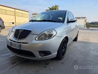 Usata Lancia Ypsilon 75 CV (55 kW) 2008 Grigio Utilitaria