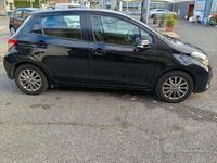 Usata Toyota Yaris Active 99 CV (72 kW) 2013 Nero Utilitaria