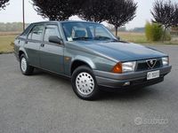 Usata Alfa Romeo 75 105 CV (77 kW) 1990 Grigio Berlina