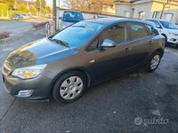 Usata Opel Astra 100 CV (73 kW) 2011 Marrone Berlina