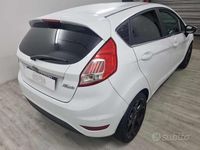 Usata Ford Fiesta Titanium 95 CV (69 kW) 2017 Bianco Utilitaria