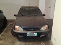 Usata Ford Fiesta Zetec 75 CV (55 kW) 2000 Blu Berlina
