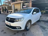 Usata Dacia Sandero Lauréate 75 CV (55 kW) 2017 Bianco Berlina