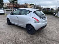 Usata Lancia Ypsilon 69 CV (50 kW) 2015 Argento Utilitaria