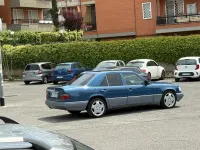 Usata Mercedes E320 220 CV (161 kW) 1994 Blu Berlina