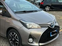 Usata Toyota Yaris Hybrid Active 75 CV (55 kW) 2015 Bronzo Berlina