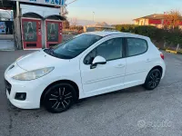 Usata Peugeot 207 73 CV (53 kW) 2012 Bianco Utilitaria
