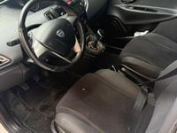 Usata Lancia Ypsilon 60 CV (44 kW) 2012 Bianco Utilitaria