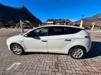Begagnad Lancia Delta 120 HK (88 kW) 2014 Vit Halvkombi