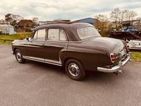 Usata Mercedes 220 100 CV (73 kW) 1956 Marrone Berlina