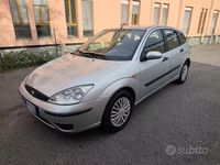 Usata Ford Focus Zetec 100 CV (73 kW) 2004 Grigio Berlina