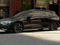 Nuova VW Golf VIII R-line Plus 150 CV (110 kW) 2026 Grenadill black metallizzato Berlina