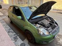 Usata Ford Fiesta 90 CV (66 kW) 2007 Verde Utilitaria