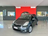 Usata Toyota Yaris Sol 90 CV (66 kW) 2010 Grigio Utilitaria