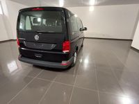 Usata VW Caravelle 150 CV (110 kW) 2023 Deep black perlato Monovolume