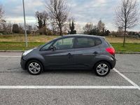 Usata Kia Venga 90 CV (66 kW) 2015 Blu Utilitaria