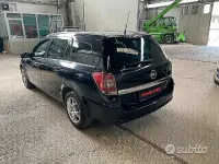 Usata Opel Astra Club 101 CV (74 kW) 2007 Nero Berlina