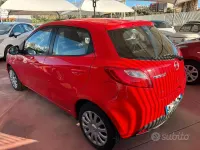 Usata Mazda 2 75 CV (55 kW) 2009 Rosso Utilitaria