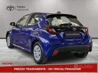 Nuova Toyota Yaris Hybrid 2026 Blu Berlina