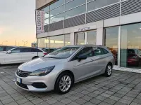 Używany Opel Astra 122 KM (89 kW) 2022 Srebrny Hatchback