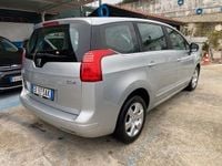 Usata Peugeot 5008 Family 112 CV (82 kW) 2011 Grigio Monovolume