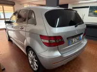 Usata Mercedes B180 109 CV (80 kW) 2007 Argento Monovolume