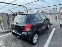 Usata Toyota Yaris Sol 77 CV (56 kW) 2006 Nero Utilitaria