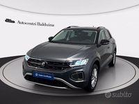 Usata VW T-Roc Life 150 CV (110 kW) 2023 Grigio indyum/tetto nero SUV