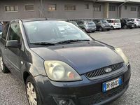 Usata Ford Fiesta Titanium 75 CV (55 kW) 2008 Grigio Utilitaria