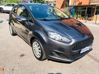 Usata Ford Fiesta 101 CV (74 kW) 2016 Grigio Berlina