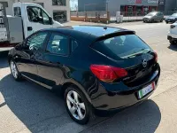 Usata Opel Astra Cosmo 110 CV (80 kW) 2010 Nero Berlina