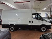 Usata Iveco Daily 136 CV (100 kW) 2022 Bianco pastello Furgone
