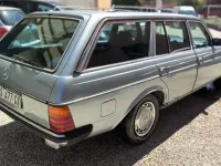 Usata Mercedes E200 109 CV (80 kW) 1983 Bluazzurro Station wagon