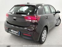 Usata Kia Rio Active 84 CV (61 kW) 2018 Marrone Berlina