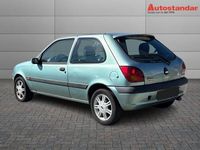 Usata Ford Fiesta Ghia 75 CV (55 kW) 2001 Blu Utilitaria