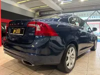 Usata Volvo S60 R-Design Momentum 181 CV (133 kW) 2014 Bluazzurro Berlina